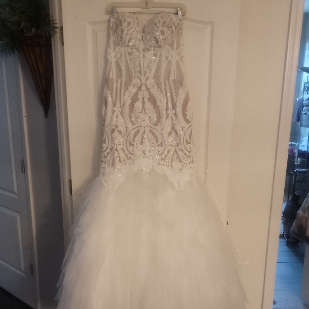 Elegant White Lace Strapless Dress